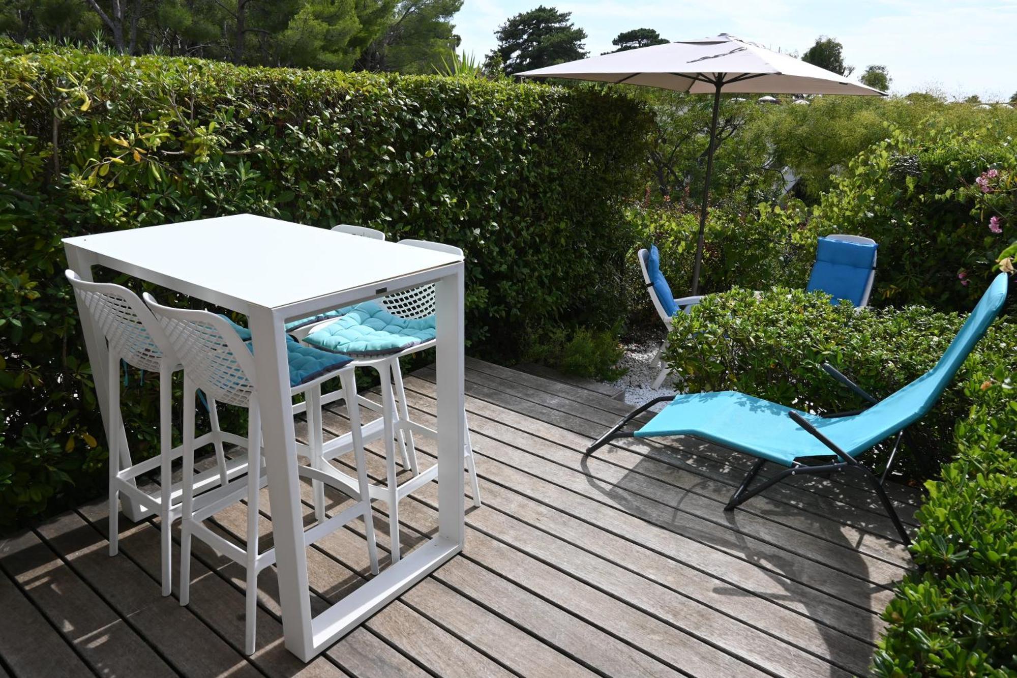 Le Dauphin Climatisation Fibre 4 Personnes Cassis
